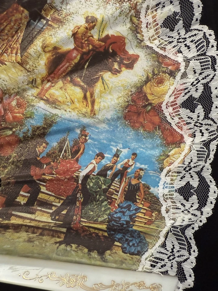 Abanico de Mano Plegable Estilo Español con Toreros Flamencos de España Blanco/Dorado Foto 4 de 4