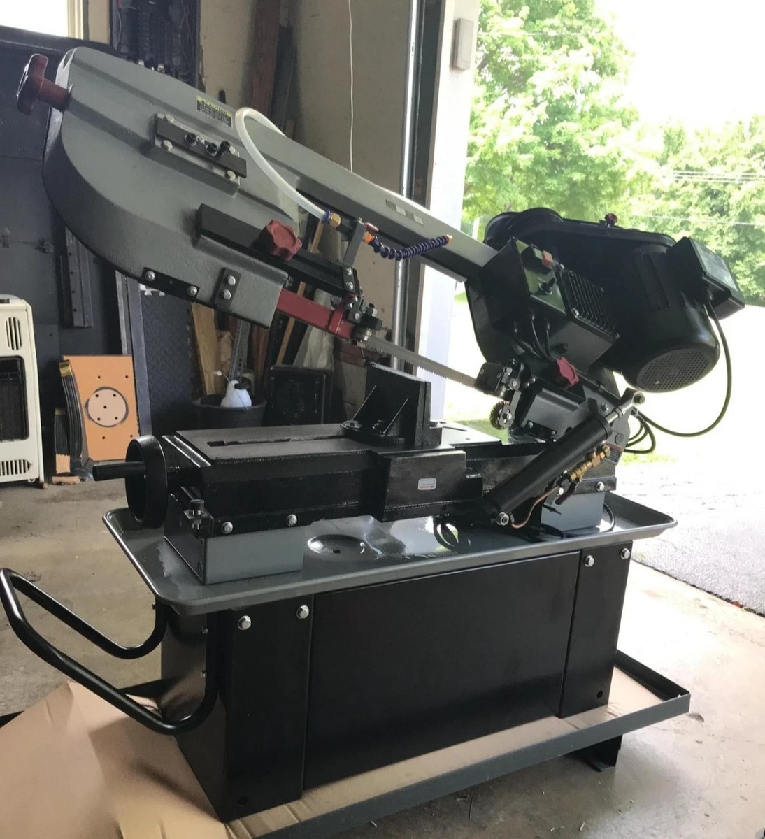 7'' x 12'' Hydraulic-Feed Metal-Cutting Band Saw 1HP - 2.64 GPM