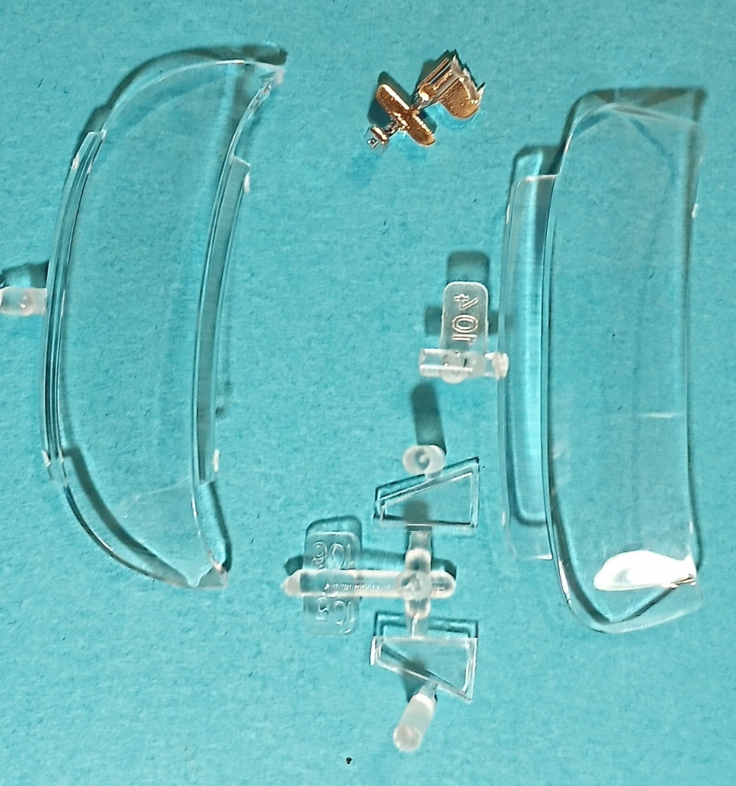 🔥55 CHRYSLER C 300 -  CLEAR WINDOWS - MOEBIUS 1201 - MODEL KIT PARTS LOT 🔥