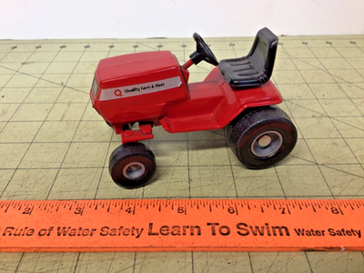 #ad Vintage 1:16 scale Quality Farm amp; Fleet lawn amp; garden tractor as is $27.95