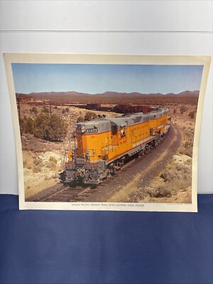 Union Pacific Güterzug mit modernem Dieselantrieb 12,5 x 10,5 Zoll Foto