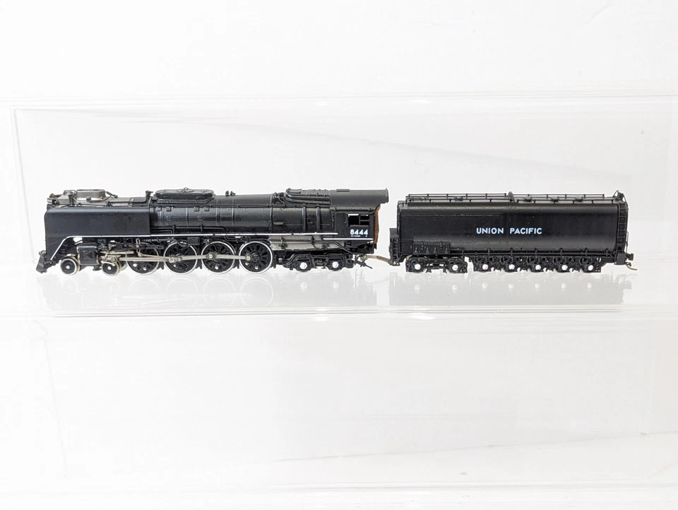 N gauge Key Imports brass UP 4-8-4 FEF-3 steam locomotive-DCC-8444. - Image 3 of 4