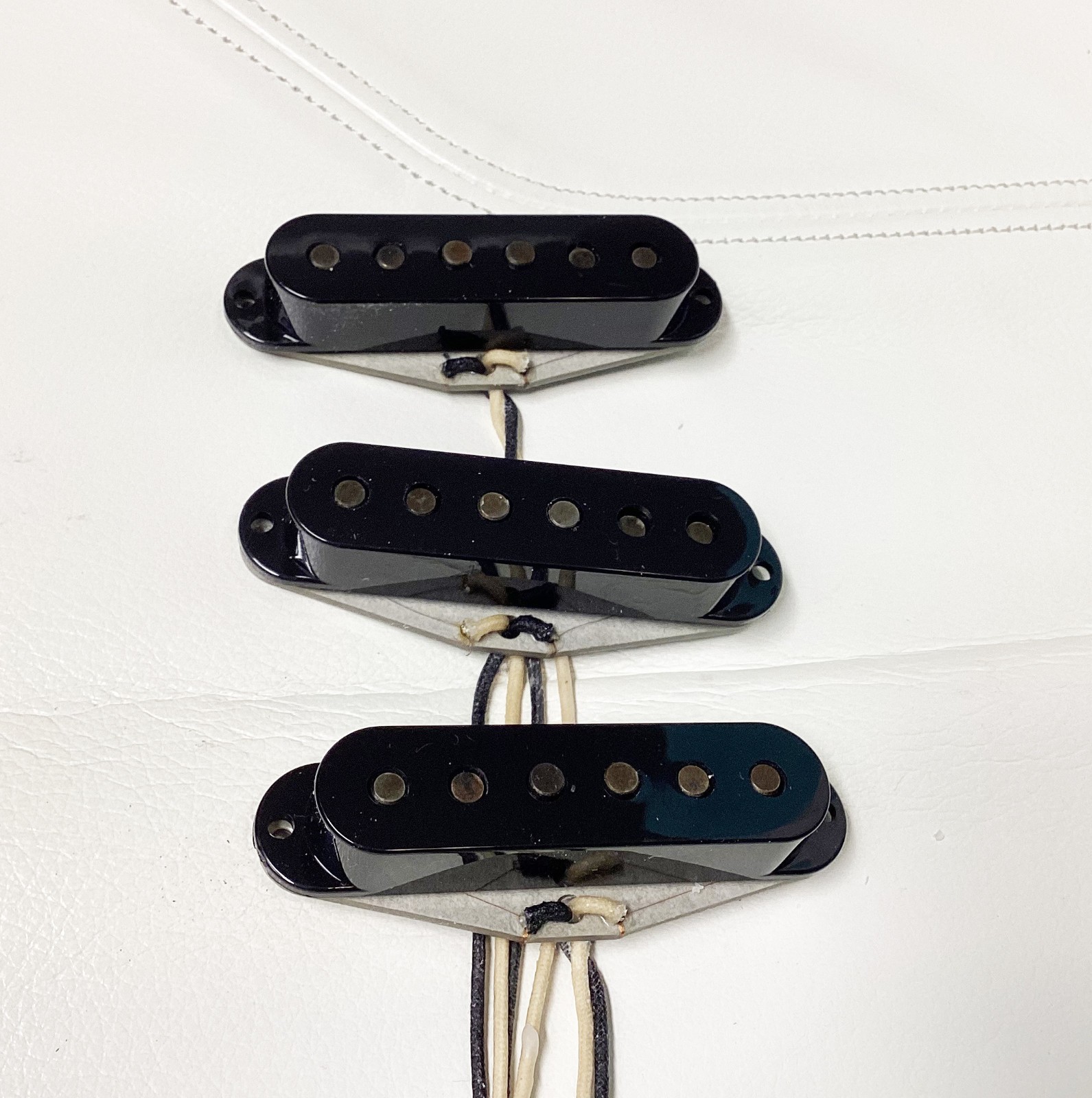 Left Hand Gilmour Tribute Stratocaster Hand Wound Pickups Lacquer Potted RW