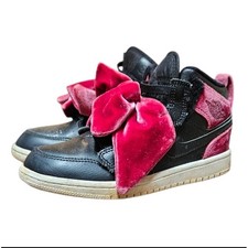 Nike Air Jordan 1 Mid Bow XLD Noble Rojo Terciopelo Rosa Tenis Talla 1Y CK5677-006