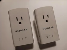 2 Netgear XAV5421 Powerline 500 + Outlet Adapters Used working condition