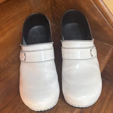Sanita  Leather Nursing Walking Clogs  White Sz 40