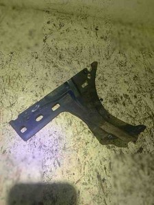 VW TOURAN 1T1, 1T2 Kotflügelhalter vorne rechts 1.90 Diesel 77kw 2005 17465391