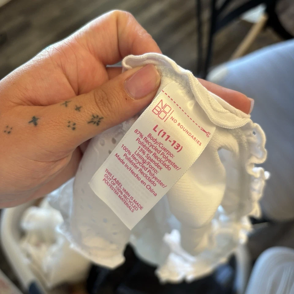 Parte inferior de bikini de encaje con ojales blancos No Boundaries talla grande nueva con etiquetas Foto 2 de 3