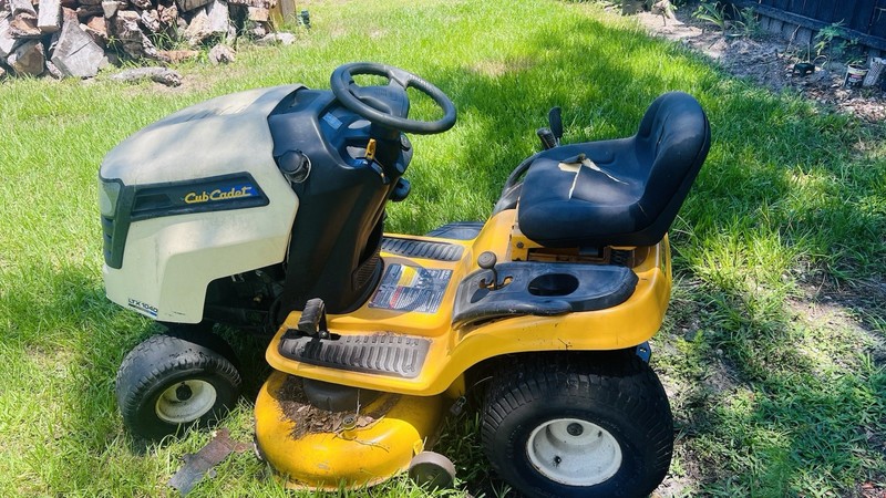 Cub Cadet LTX 1040 Riding Lawn Mower 19 HP 597cc Gas Side Discharge