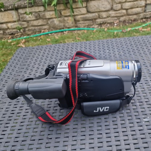 JVC GR-FXM40EK Compact VHS Camcorder + Official Battery in Beautiful condition - Picture 6 of 9