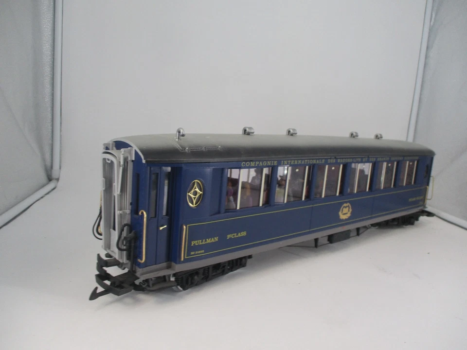 LGB Track G 31655 Passenger Car Orient Express Saloon Car with Figures in Original Packaging - Image 3 of 4