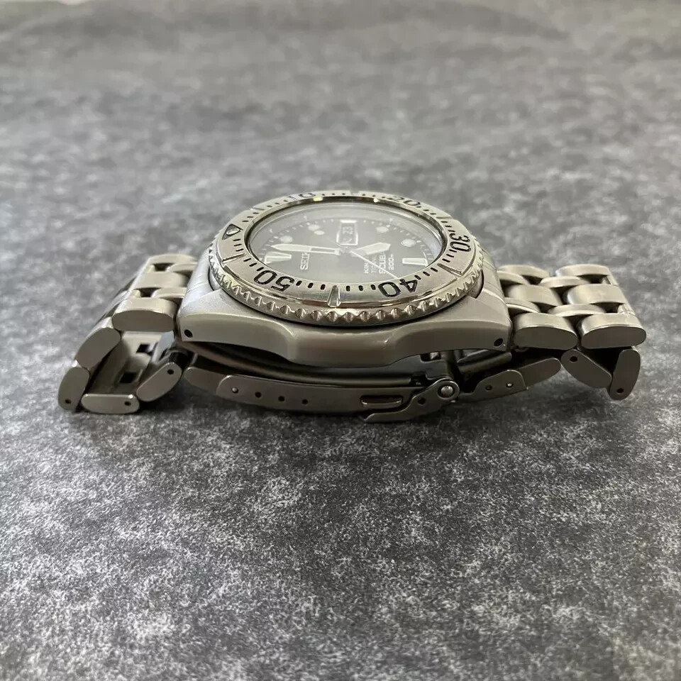 SEIKOセイコーKINETIC SCUBA 200m 5M63-OB40 Seiko 5M63-0B40 Titanium Air Divers 200m Day Date Kinetic