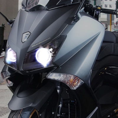 YAMAHA TMAX 530 T-MAX FERNLICHT + ABBLENDLICHT H11 BI-LED + HELL UND WEISS