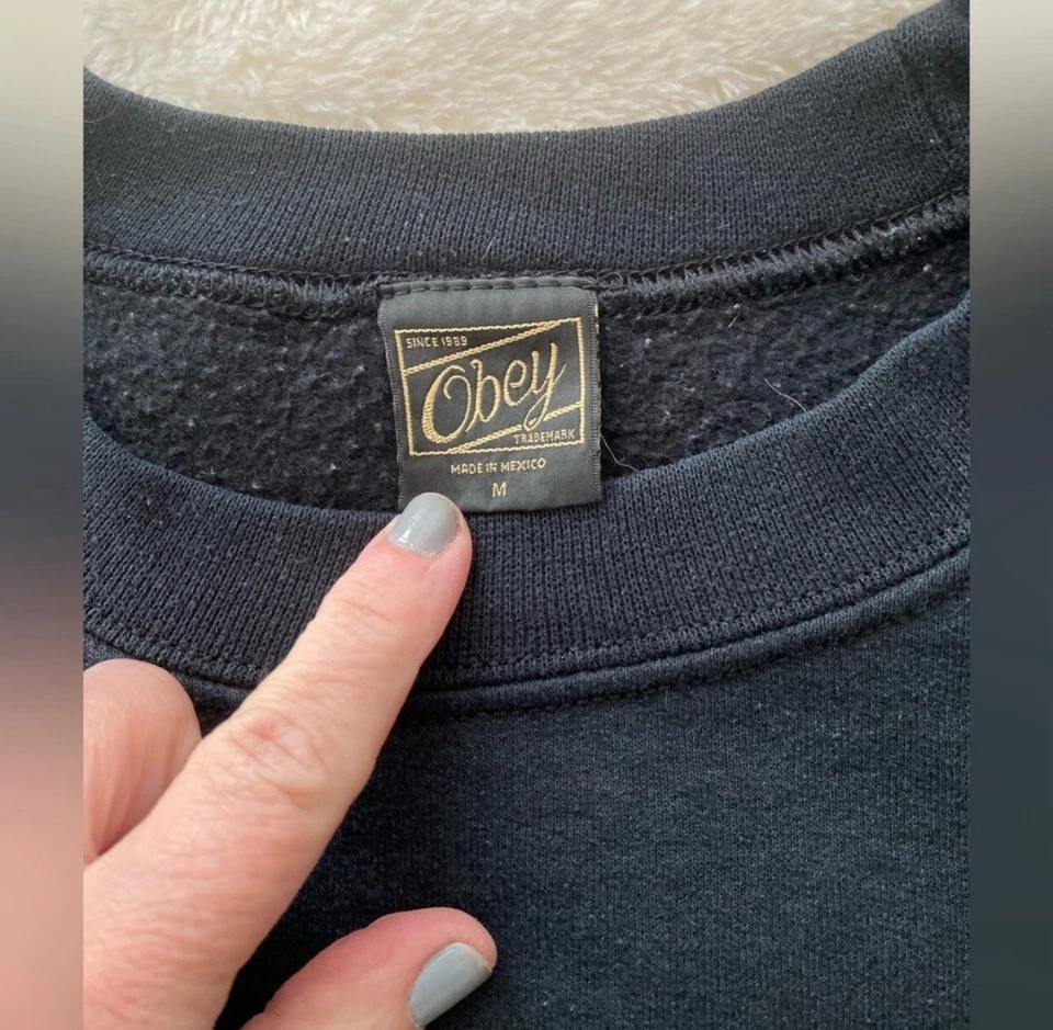 女式 Obey 卫衣黑色中号圆领花卉字母 — 第 4/4 张图片