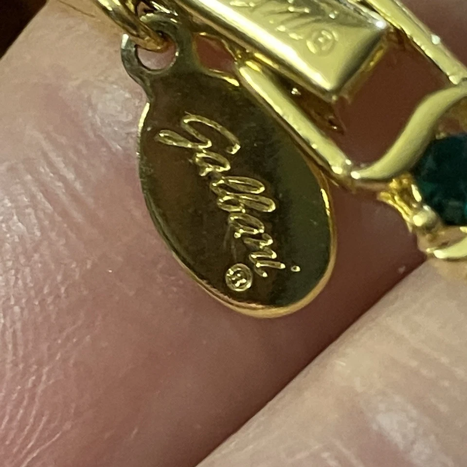 "Elegante brazalete de diamantes de imitación verdes y transparentes firmado por Galbani tono dorado 6,75""" Foto 3 de 3