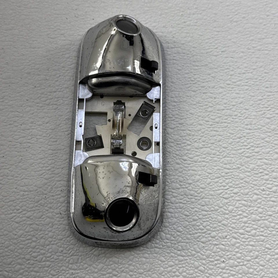 Luz domo cromada superior OEM 80-96 Ford Bronco F-150 F-250 F350 y más sin lente Foto 2 de 4