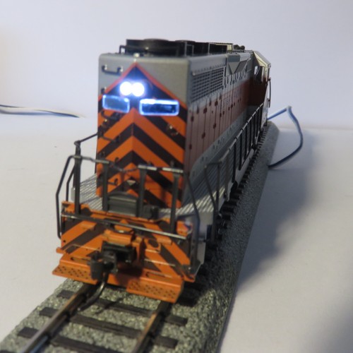 Kato HO Western Pacific #3009 GP-35 DCC, luces LED direccionales, acopladores Kadee | Zustand: Seller refurbished