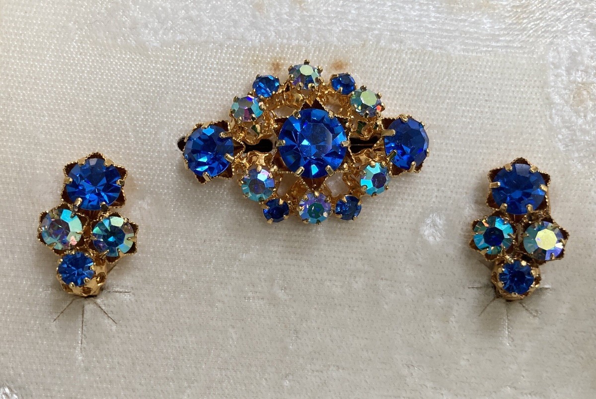 Vintage Karu Arke Austria Blue Rhinestone Chain Dangle Brooch Karu Arke In Vintage Designer Costume Pins & Brooches for  main image 2