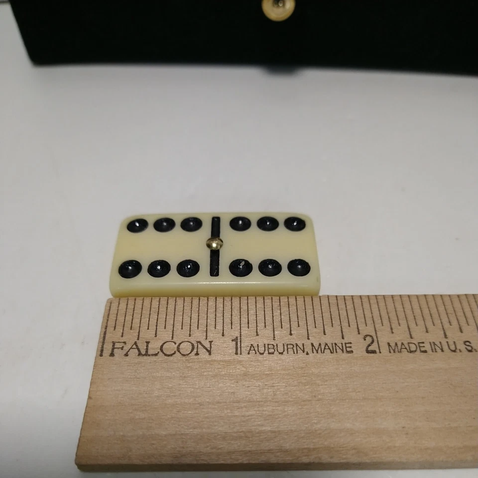 Картонный зеленый бархатный чехол Double Six Dominoes 28 плиток 6 X 2 X 1,5 дюйма - Изображение 3 из 4