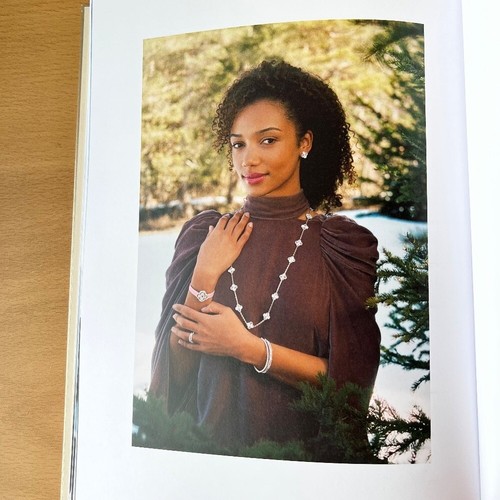 Brand New Van Cleef & Arpels Jewelry Catalog - Picture 15 of 15
