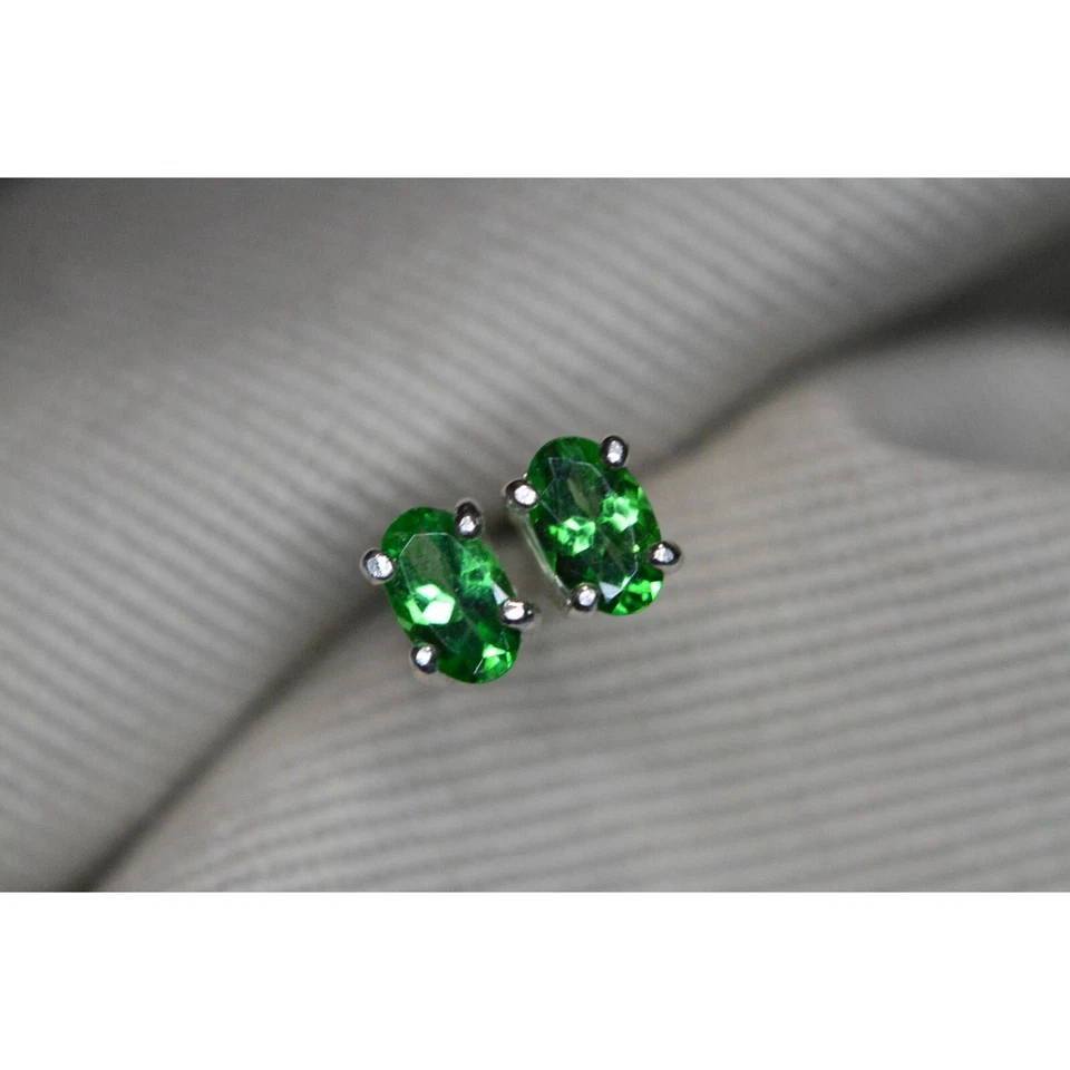 Aretes Tsavorita certificados 0,48 quilates granate verde, plata de ley TS116 Foto 3 de 4