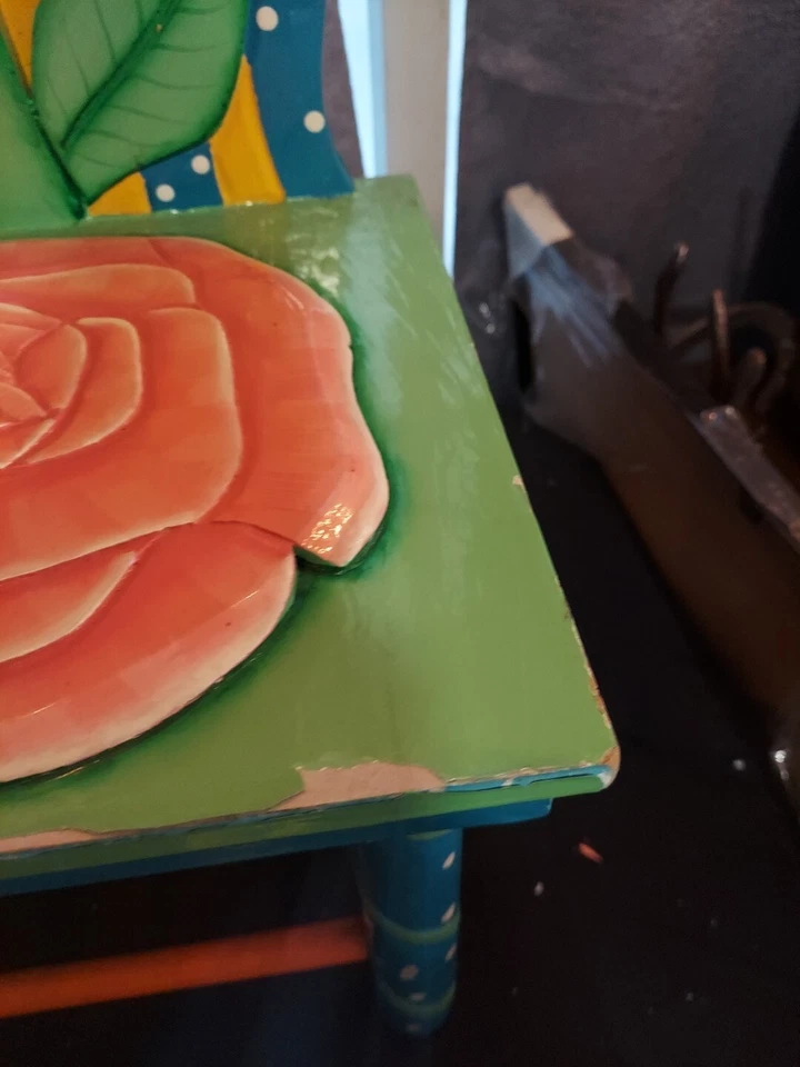 Juego de 2 sillas infantiles de madera con flores de 22"x13" Foto 3 de 4