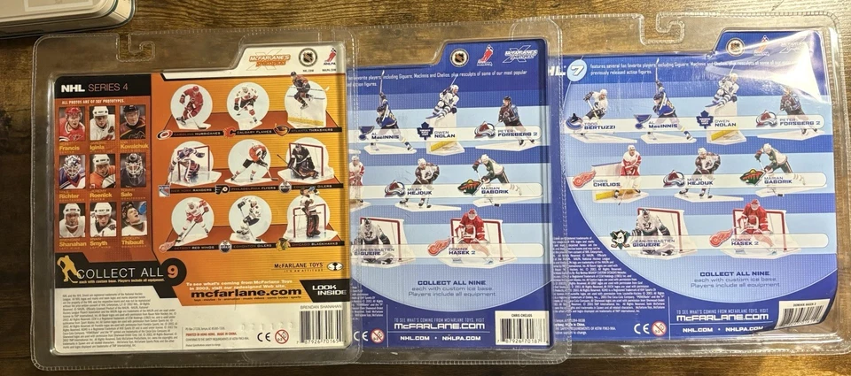 3 Detroit Red Wings McFarlane Figurines (Shanahan, Chelios, Hasek) Foto 2 de 2