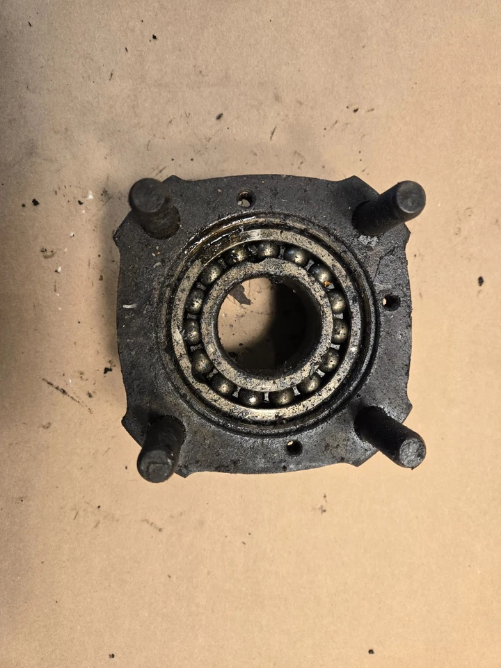 Buje de rueda de suspensión trasera original MG MGA 1500 1600 OEM Foto 3 de 4