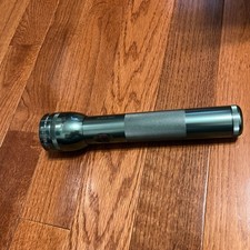 Vintage Maglite 2D Green Flashlight 10 Incand...