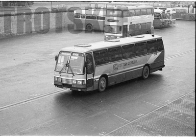 35 mm schwarz-weiß Negativ Highland Omnibusse Leyland Tiger E4 A506PST bei...