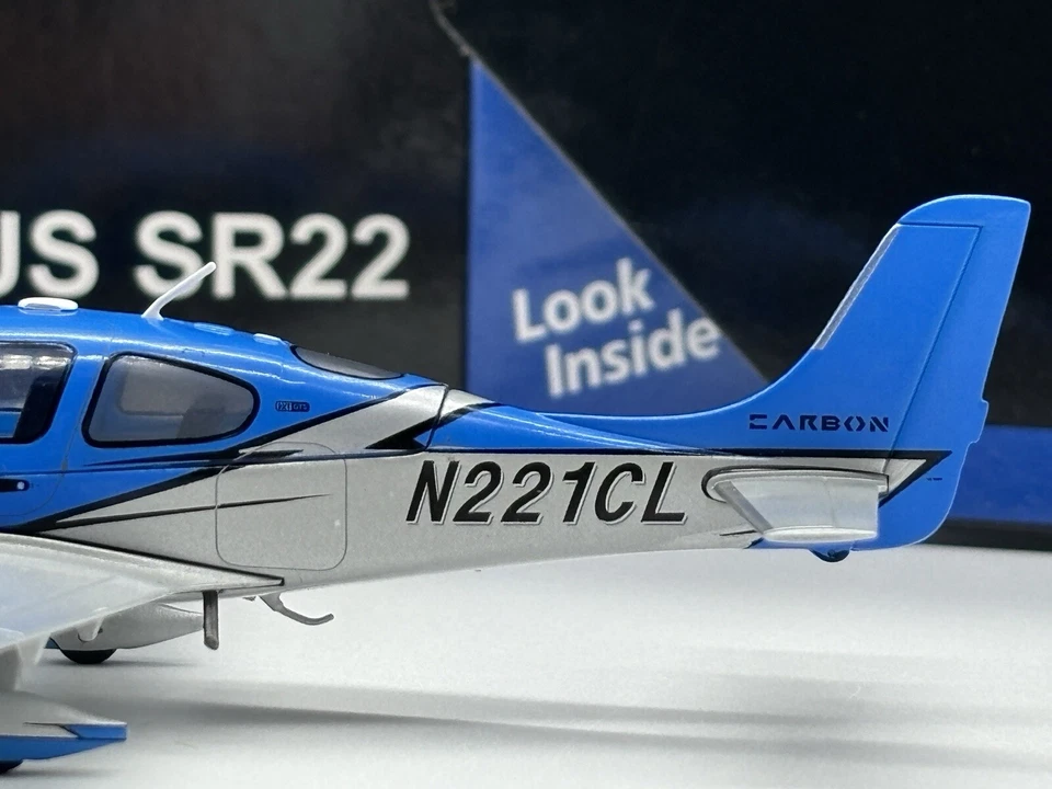 CIRRUS SR22T-GTS G6 CARBON 1:72 Scale GeminiJets GGCIR017 Diecast With Stand - Image 2 of 4