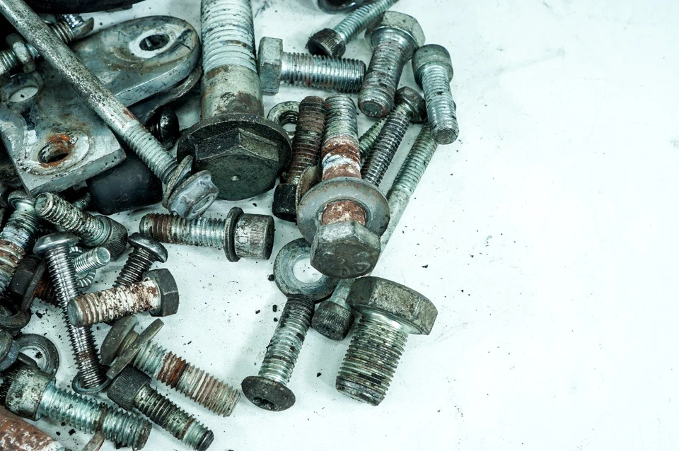 08 Harley Sportster Anniversary XL1200C OEM Hardware Bolts Nuts & Brackets 1309 - Image 4 of 4