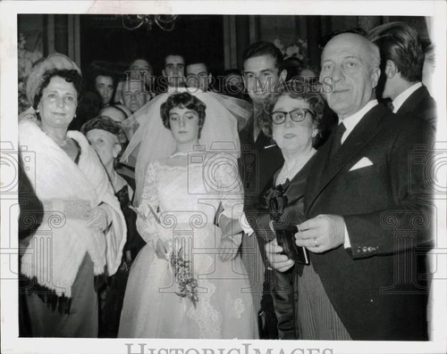 1960 Press Photo Mario Esther and Carlos Vivares surrounded by family ...