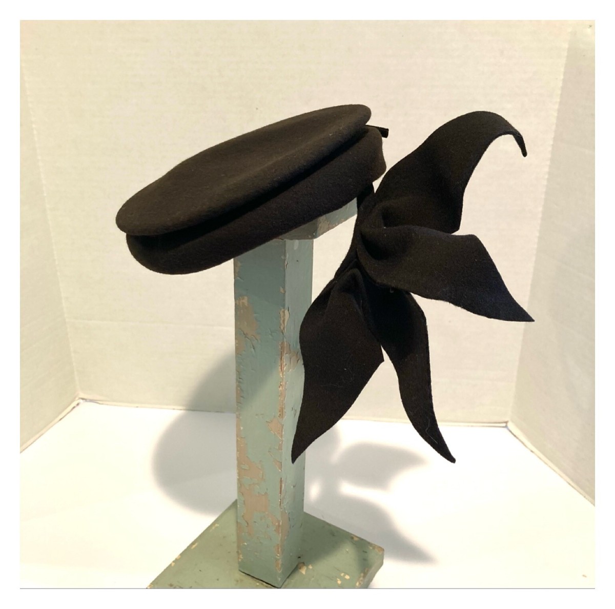 Vintage 1930s 1940s brown wool felt tilt hat | eBay display picture 1