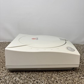Sega Dreamcast (HKT-3020) Home Console with Controller & Game Bundle