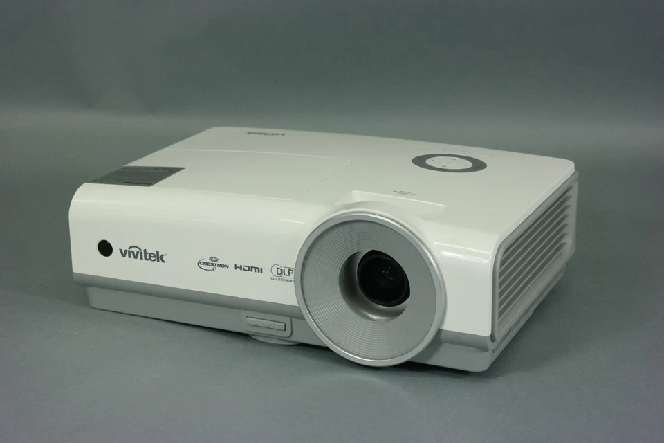 Bright Vivitek D853W DLP Projector 4K 3200 Lumens 2160p | Includes Accessories - Image 2 of 4