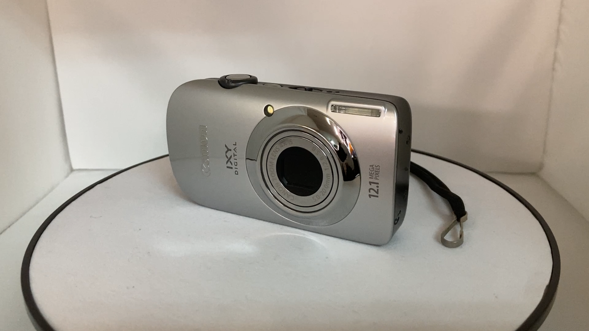 Canon IXY Digital 510 IS 12.1 MP Silver Compact Digital Camera