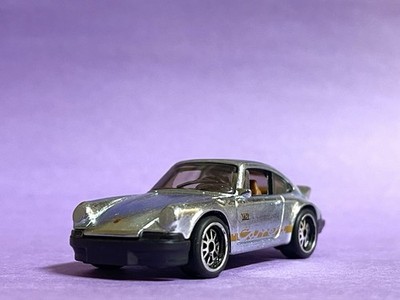Hot Wheel New 26 Super Treasure Hunt Factory-Custom 911 Carrera RS