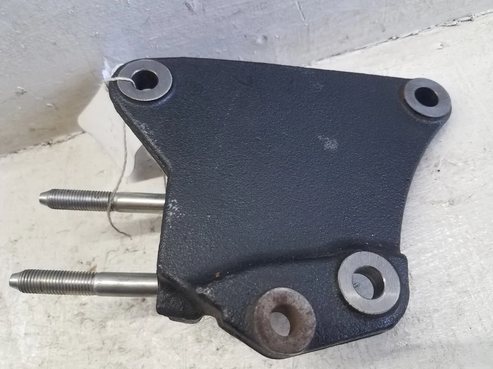 Soporte de montaje del motor delantero Mitsubishi Outlander 2013-2016 2,4 L (4 cilindros) M179 Foto 3 de 3