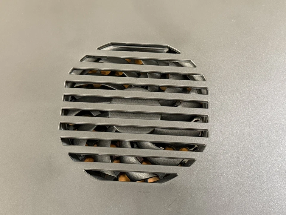 Almohadilla de enfriamiento para computadora portátil Targus con conexión USB modelo de 13 pulgadas AWE69US Foto 3 de 4