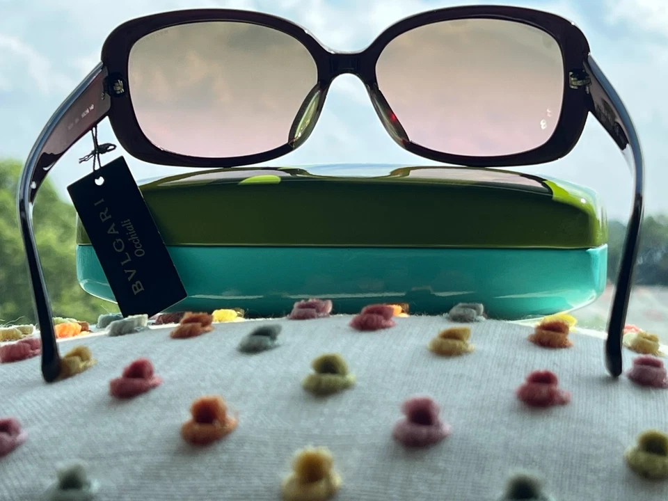 Gafas de sol BVLGARI de gran tamaño con marco rojo 8028 886 + lentes de bronce degradado Foto 3 de 4