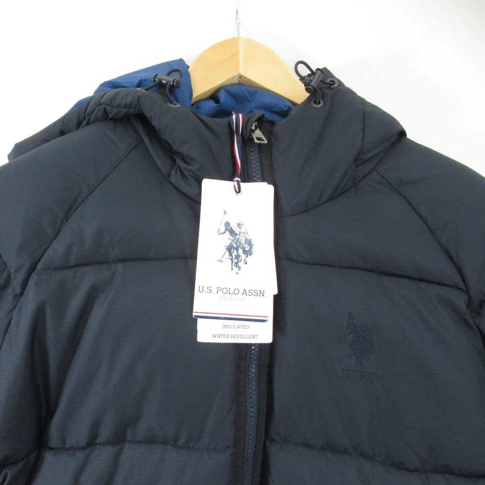 Abrigo acolchado U.S Polo Assn pequeño aislado azul marino ropa exterior aislada muy apreciado Foto 3 de 4