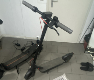 xaomi 4 pro 2 gem E-Scooter 10 Zoll klappbar Handbremse Display schwarz