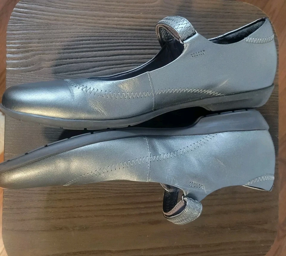 Cunas para caminar talla 9,5S zapatos de cuero Mary Janes plateados/estaño para mujer Foto 2 de 4