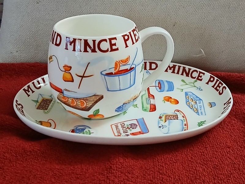One Bone China. cup & saucer set - HOT CHOCOLATE AND MARSHMALLOWS