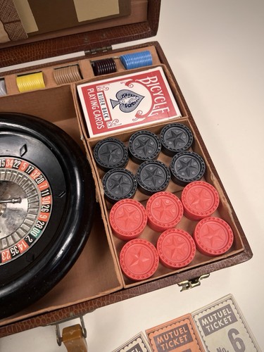 VINTAGE LOWE 1944 KOFFER SPIEL SET BACKGAMMON, POKER, ROULETTE, PFERDERENNEN PLUS - Bild 4 von 12