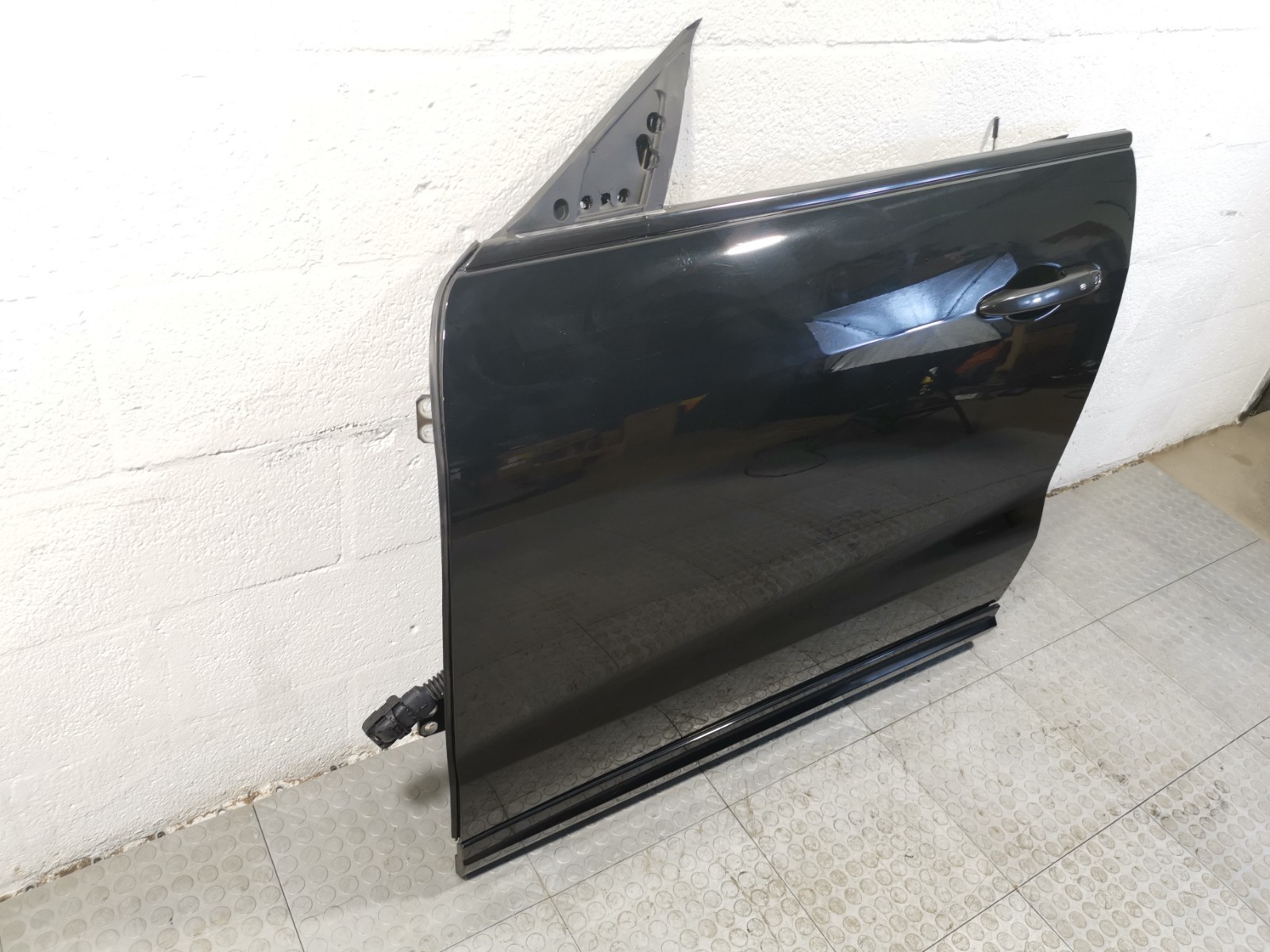Maserati Levante 2017 Front Left Door framework Black
