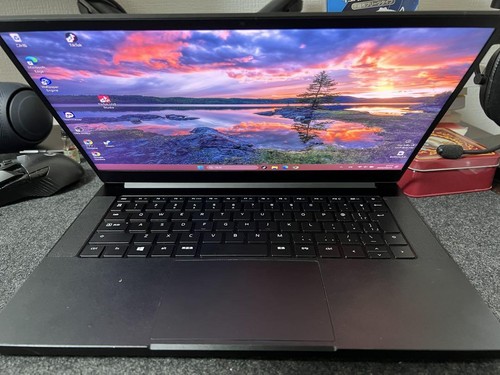 Razer Blade 14 Gaming LaptopPC/Ryze 9/RTX3070/16GB/SSD2TB Used - Picture 2 of 12