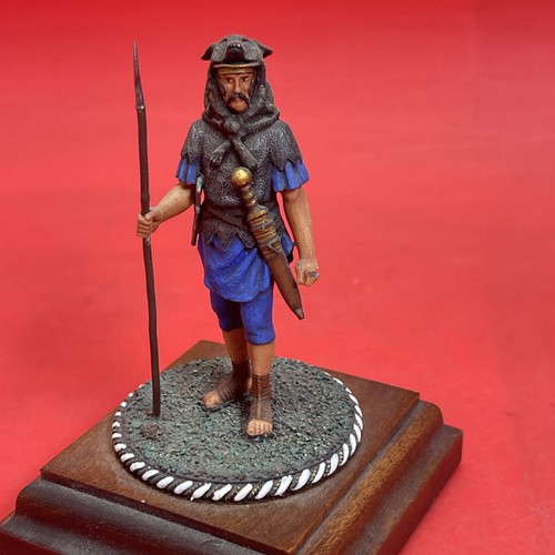 Ancient Roman Warrior Miniature Figure with Spear – Hand-Painted Collectible - Picture 2 of 11