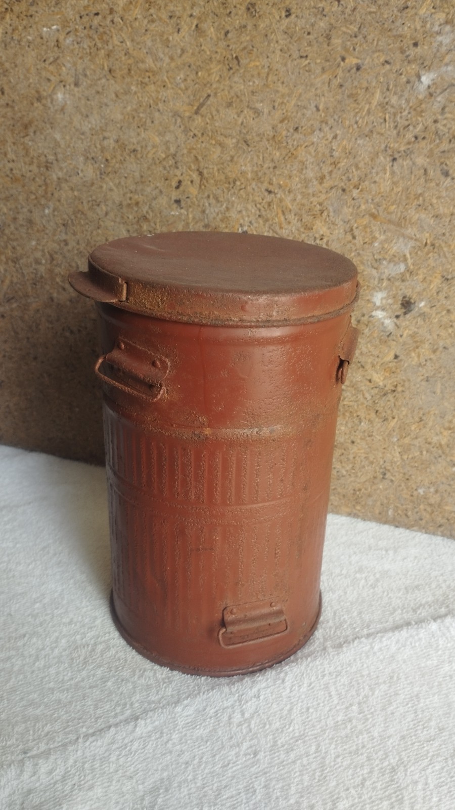 Polish Army WWII Vz-24 Gas Mask Metal Case 1939 Historical Collectible — image 1